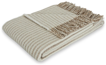 Uldplaid med finkæmmet uld - 130x200 cm - Blødt uldtæppe med flotte sandfarvet striber - By Borg plaid 